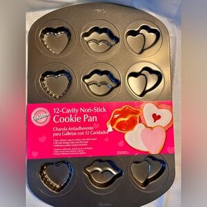 Wilton Valentine Cookie Pan Hearts Lips Kiss Non Stick BRAND NEW